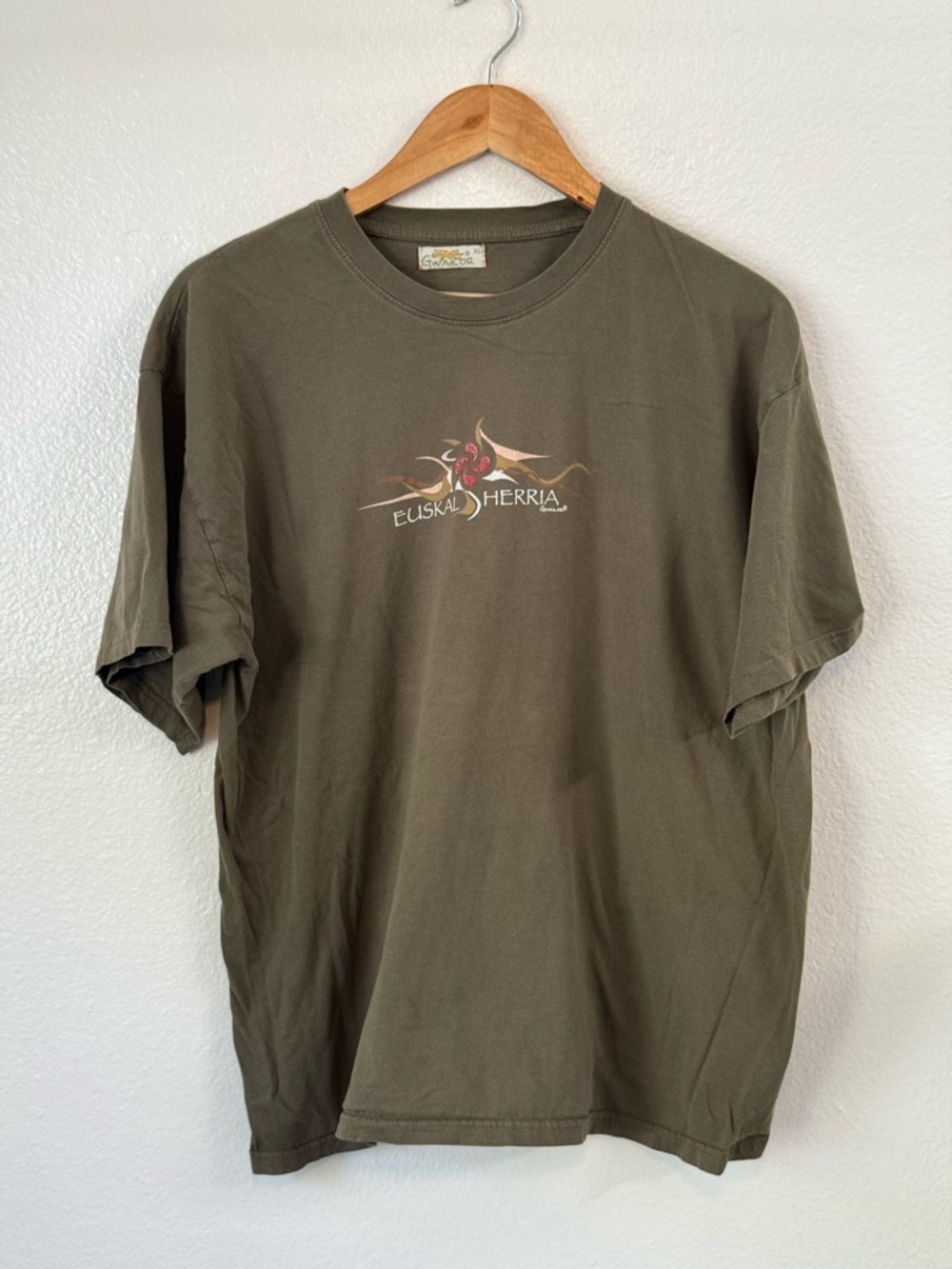 VTG Euskal Herria Olive Green Graphic Tee Made in India Size XL Cultural Travel